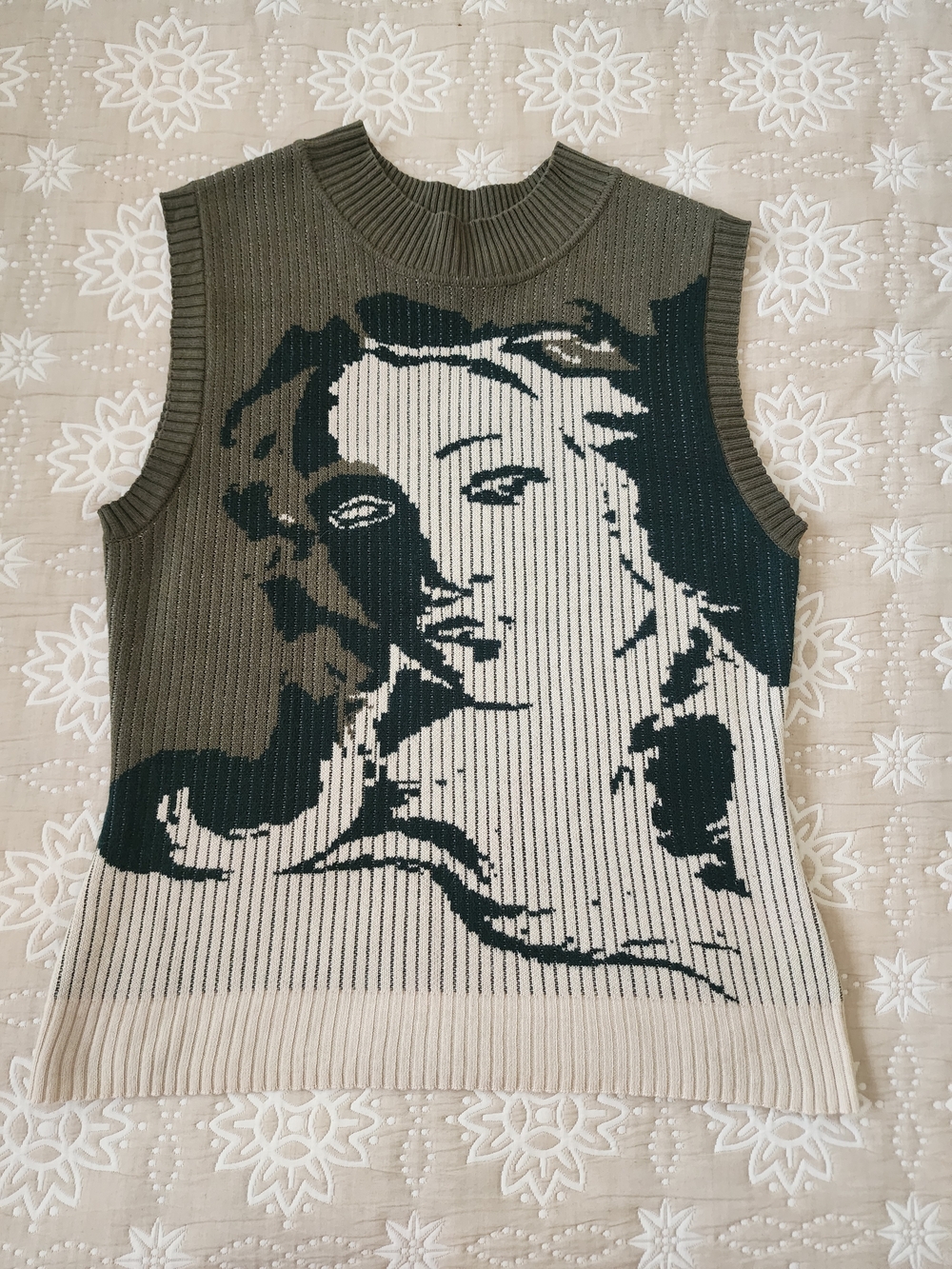 Sleeveless Knit Art Portrait SWEATER VEST  - Olive & Cream